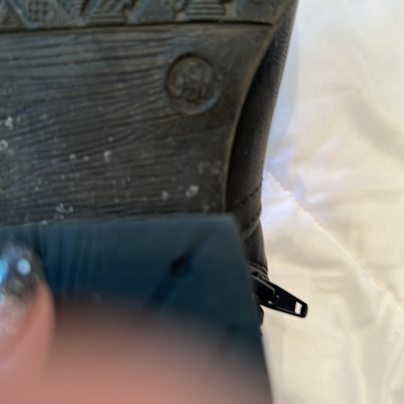 Women’s over the knee, black boot size 9 1/2 - Picture 2 of 4